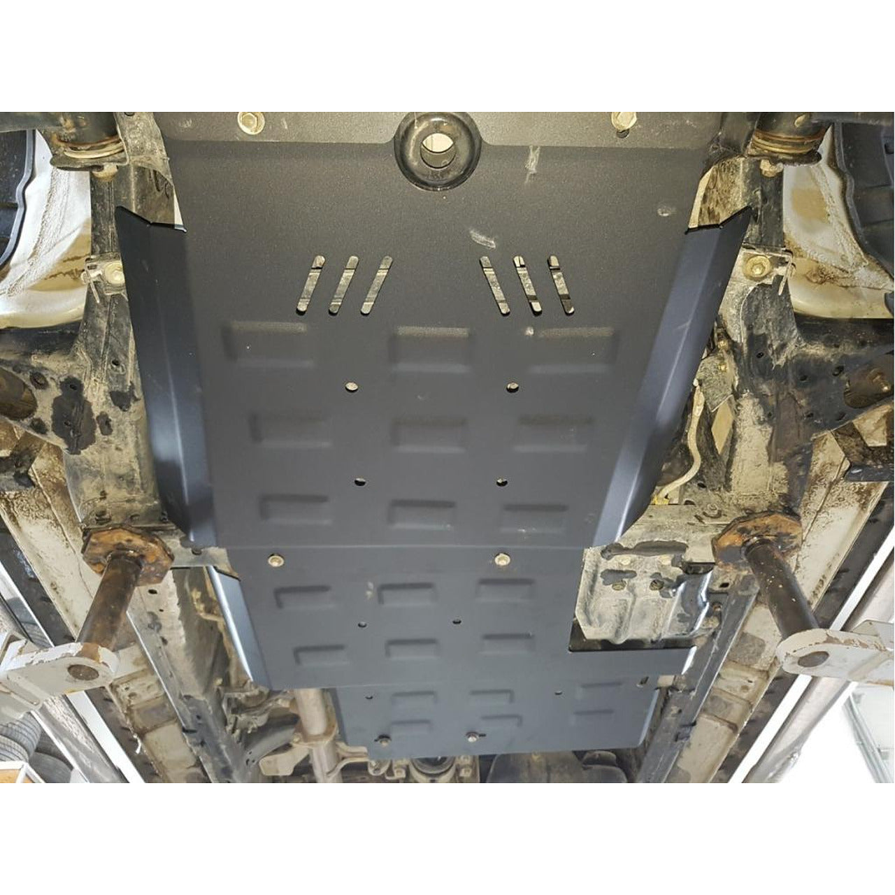 Метална кора под редуктор за TOYOTA HILUX REVO VIII платформа от 2015