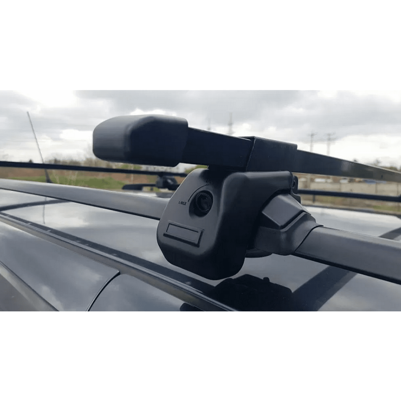 Напречни греди за багажник - за фабрични надлъжни релси с отвор - 120cm с ключ - метални