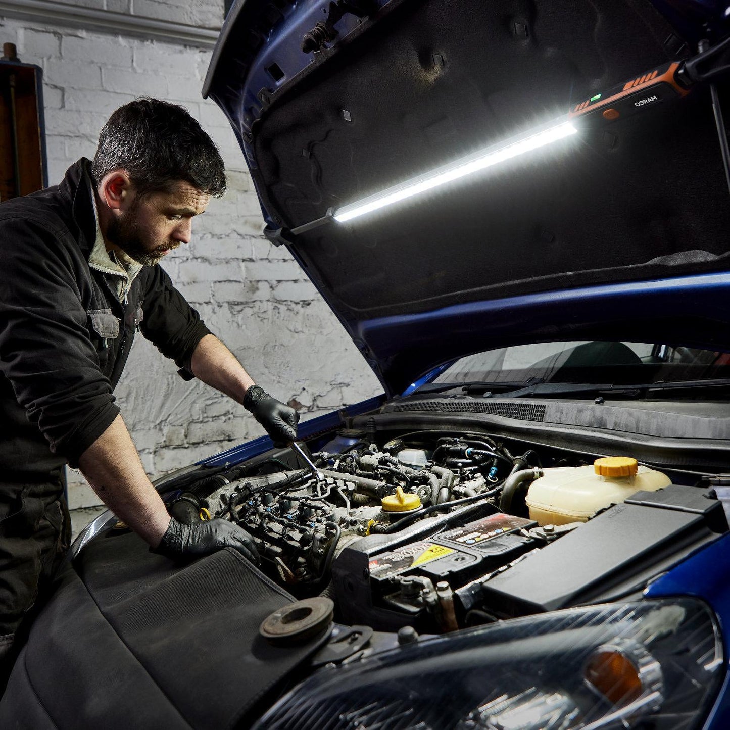 Професионална сервизна LED лампа OSRAM LEDinspect Underbonnet Light 6500K, 600-1200lm с вградена 4400mAh батерия