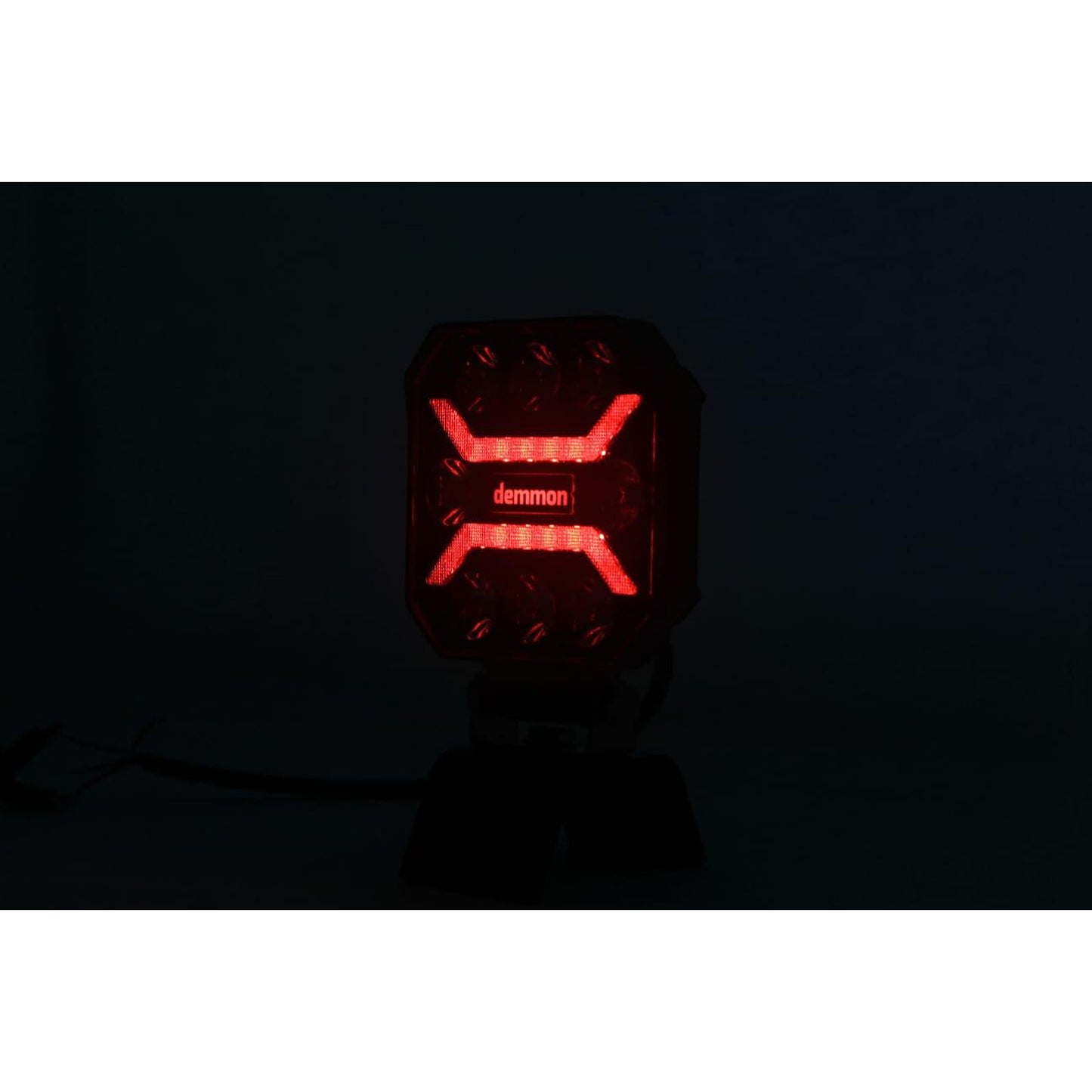 1бр LED халоген с 3 светлини - бяла, жълта и червена 27W 12V/24V 110 x 110 x 37 mm